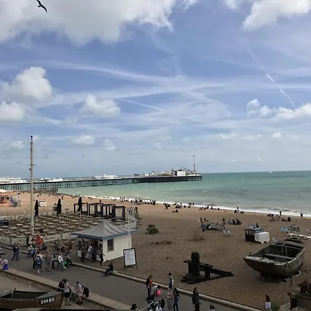 Brighton Beach Inn Hostel-3