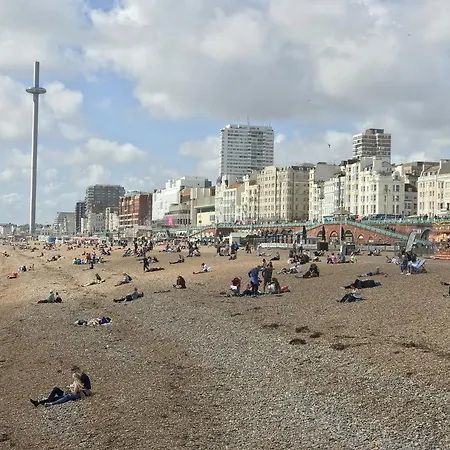 Brighton Beach Inn Hostel-2